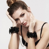 Черные наручники FROU FROU с цепочкой - Bijoux Indiscrets - купить с доставкой в Кемерово