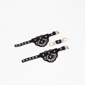 Черные кожаные наручники с клепками, кольцами и золотистой фурнитурой - Crazy Handmade - купить с доставкой в Кемерово