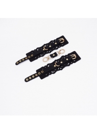 Черные кожаные наручники с узорами и золотистой фурнитурой - Crazy Handmade - купить с доставкой в Кемерово